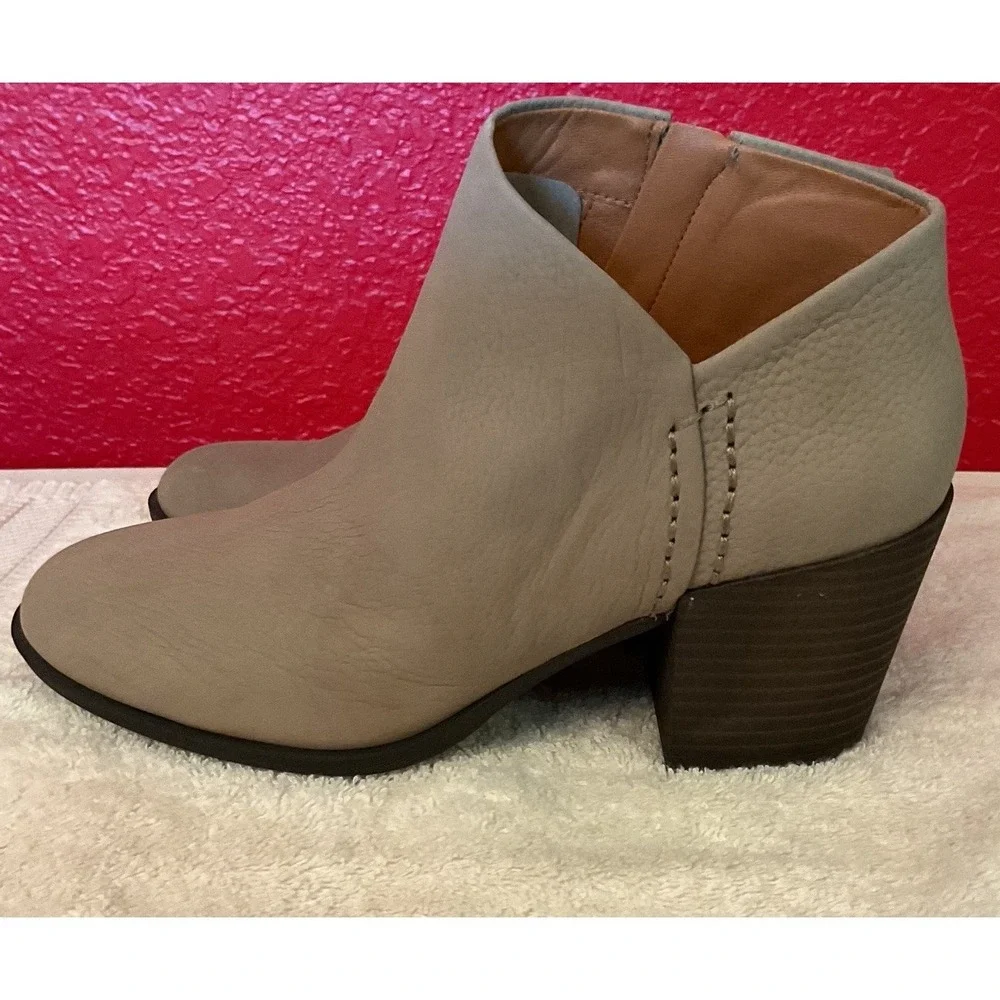 Lucky Brand Bellita Embossed Nubuck/Seneca Ankle Booties, 8.5M